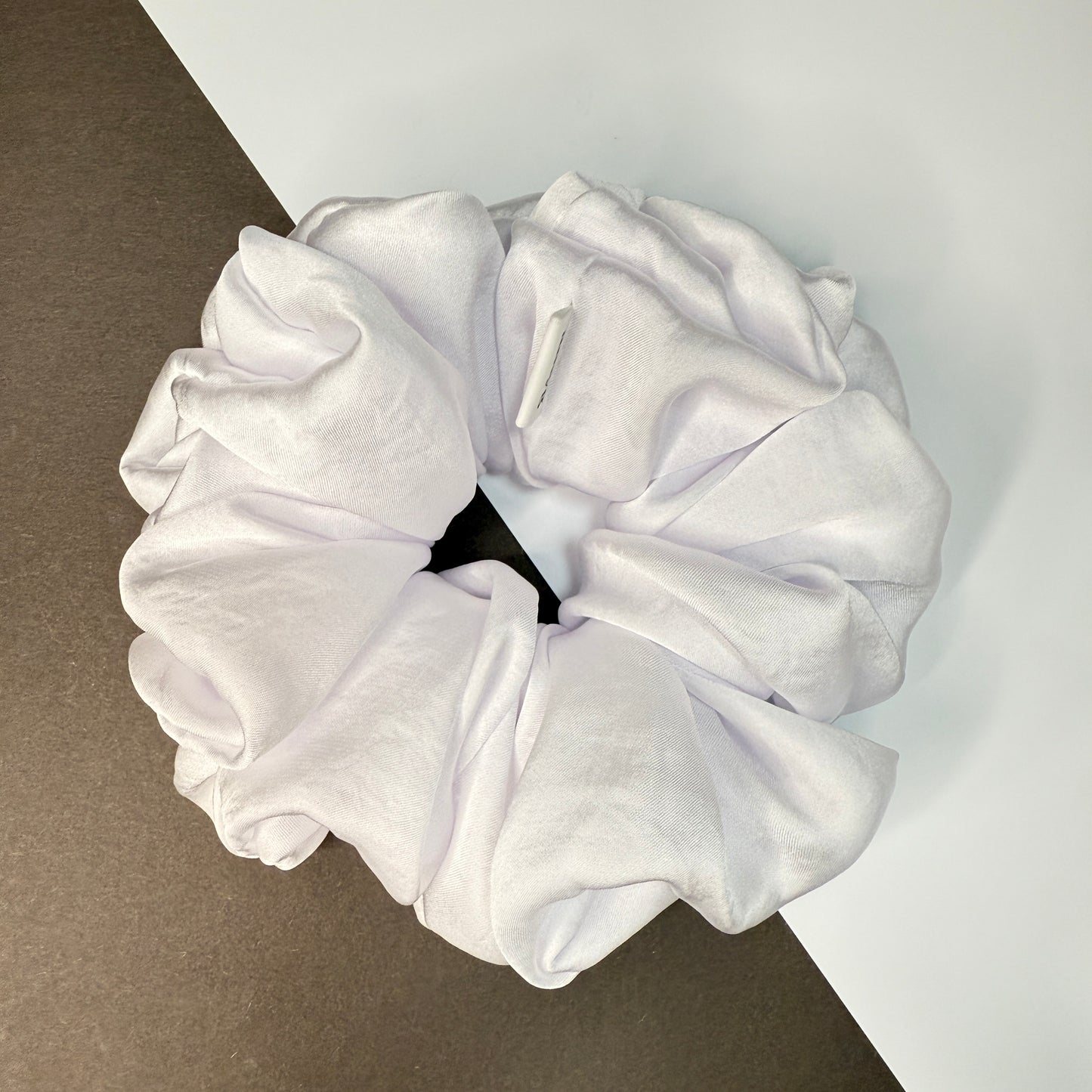 XL Scrunchies White Lining